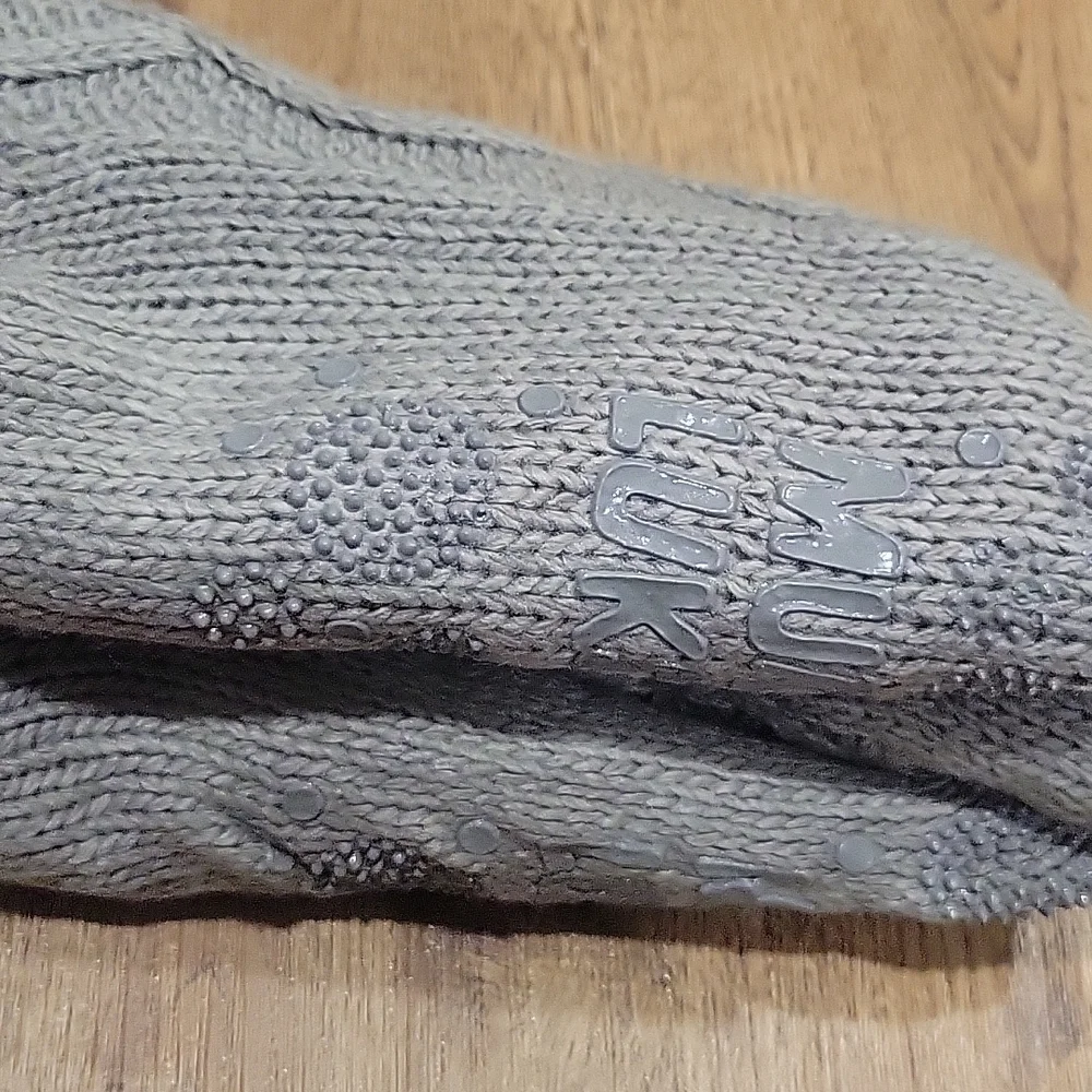 Muk Luks Slipper Socks Grey Cable Knit Grips S/M